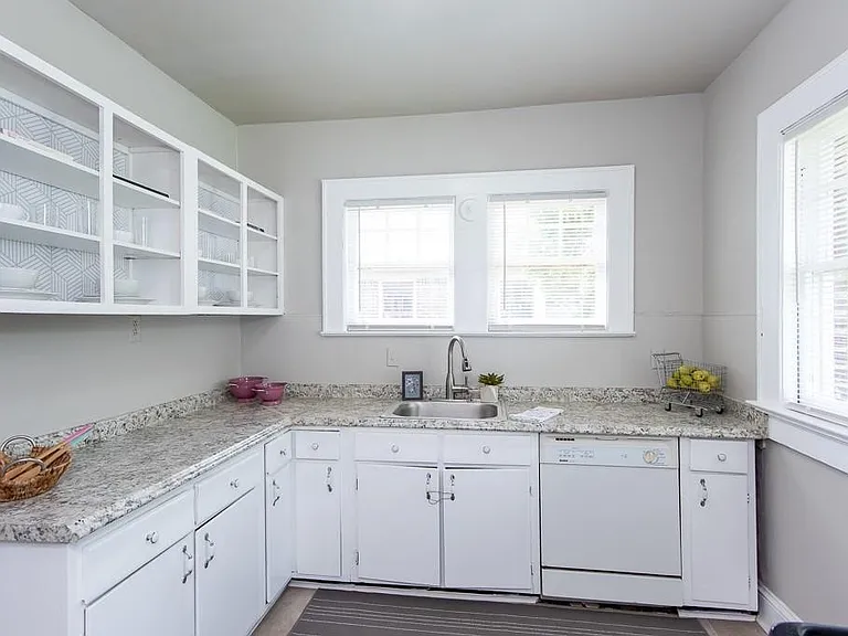 2533 Bayard St — Photo 3