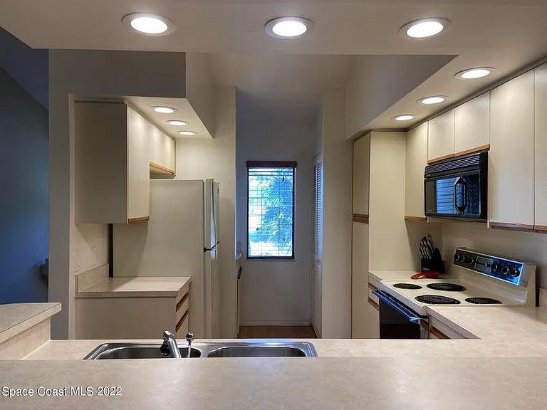 1039 Country Club Dr — Photo 5