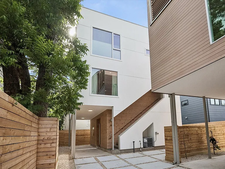 3512 Mount Vernon St — Photo 1