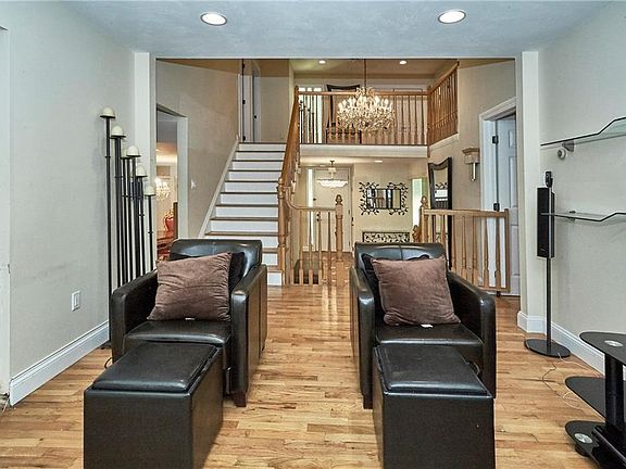 3rd image of 9 Millbury St
