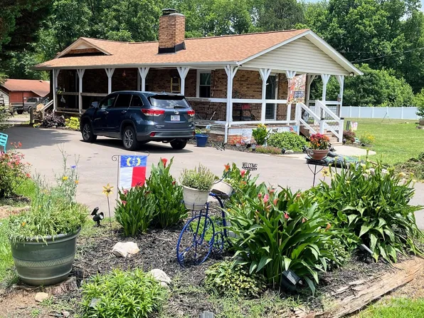 169 Smith Clemmer Rd, Mount Holly, NC 28120