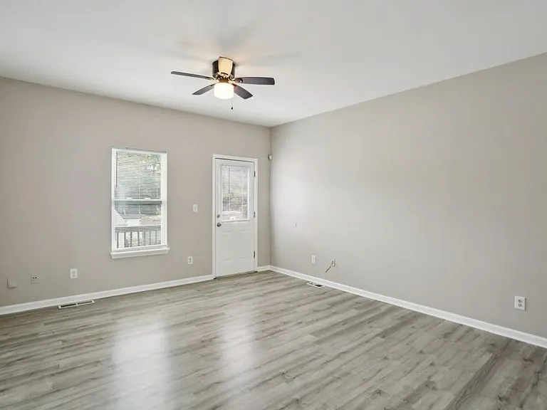 753 Prince Pl NW — Photo 2