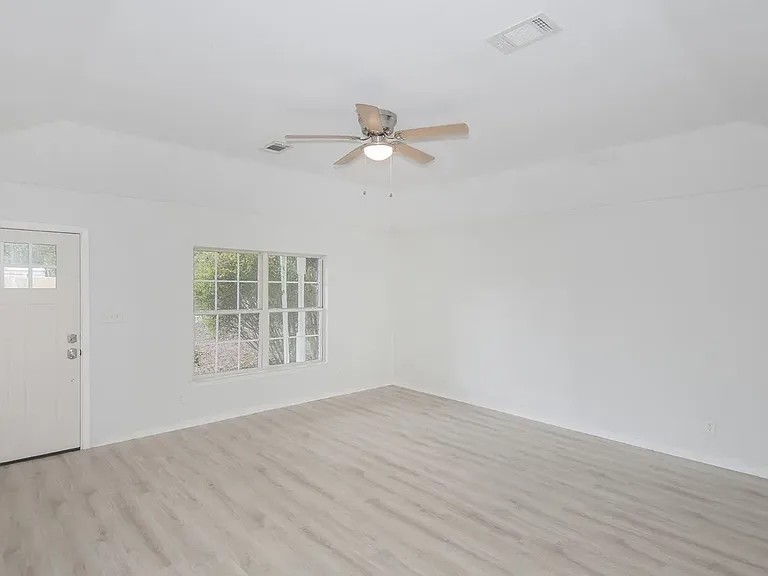 5561 Cottonwood Dr — Photo 3