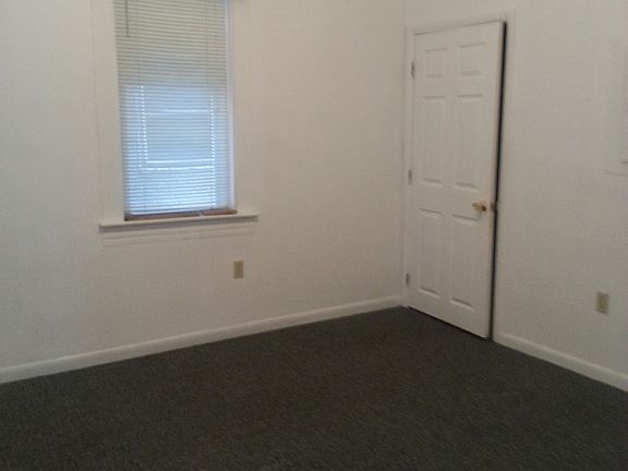 LARGE BEDROOM