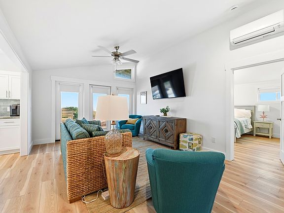 4th image of 1032 E Gorrie Dr