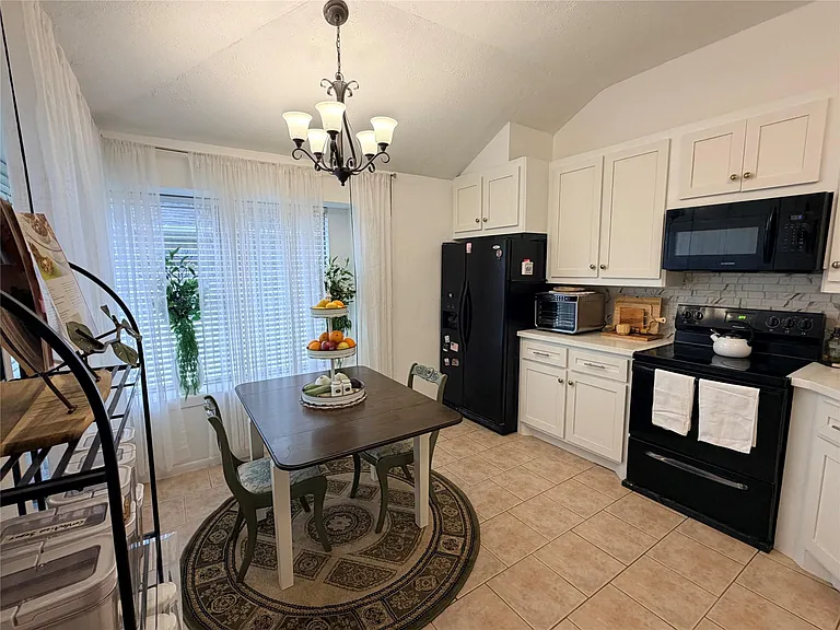 8602 Lazy Brook Ln — Photo 7