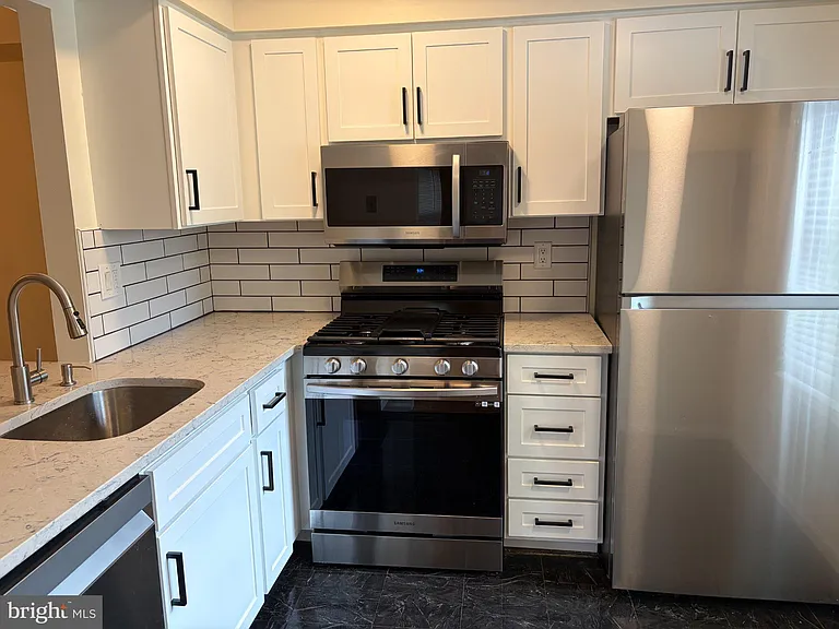 189 Collin Ct #189 — Photo 2