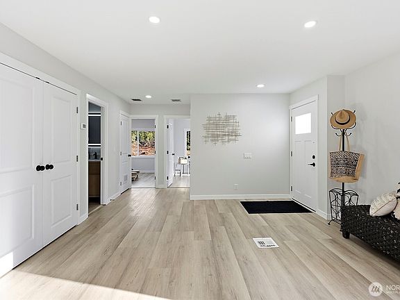 4th image of 30201 S Creek Road E