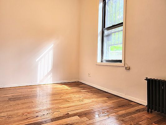 4th image of 318 6th St APT 4