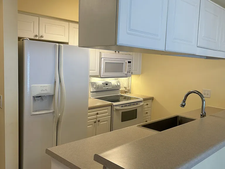 627 Woodmoor Dr #302-1 — Photo 5