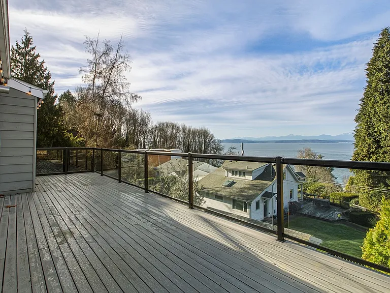1058 California Ln SW — Photo 33