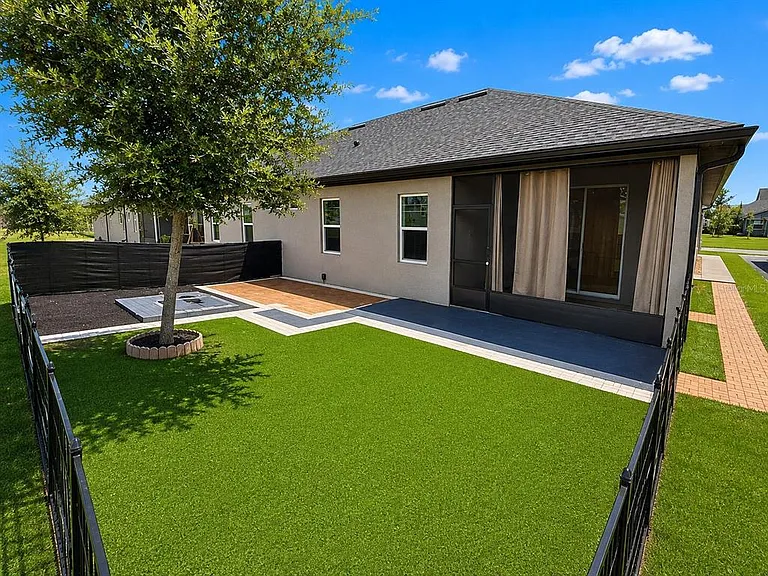 20627 Majestic St — Photo 14