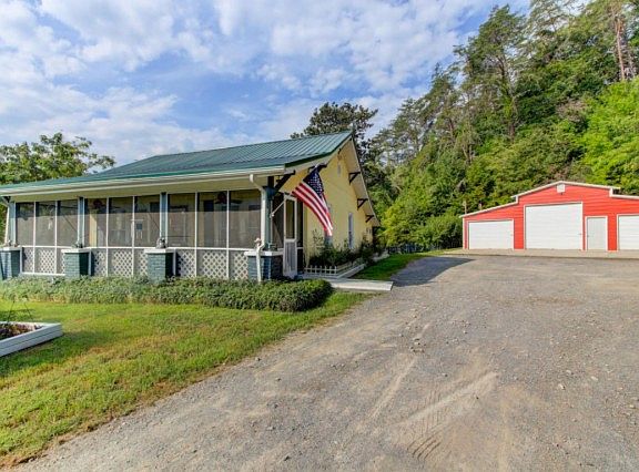 3rd image of 7121 Bull Run Dr