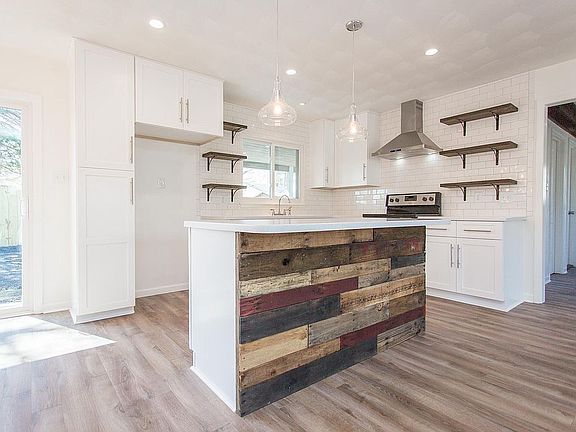 2nd image of 3205 Silina Dr