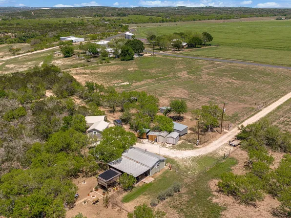 906 County Road 2615, Rio Medina, TX 78066