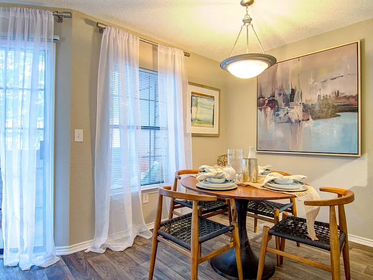 Barrington Hills Apartments — Photo 6