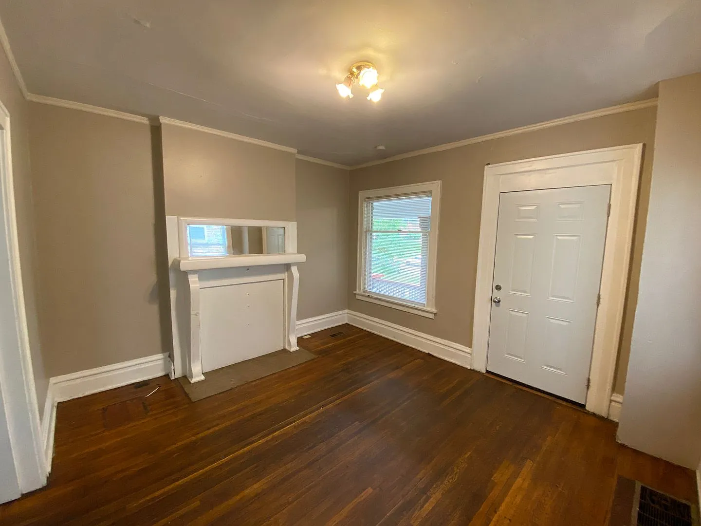 E 18th Ave 323-325 CR — Photo 4