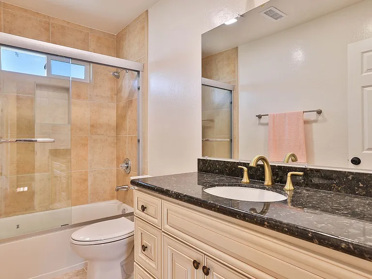 1329 Essex Way — Photo 9