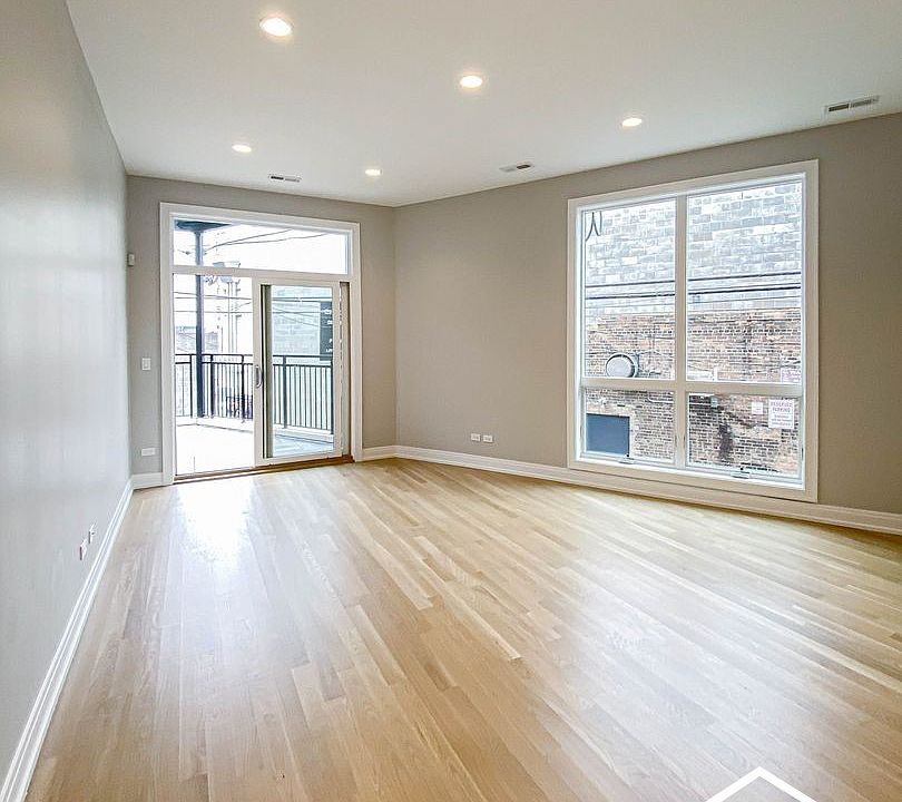 1st image of 1052 W Cornelia Ave #4