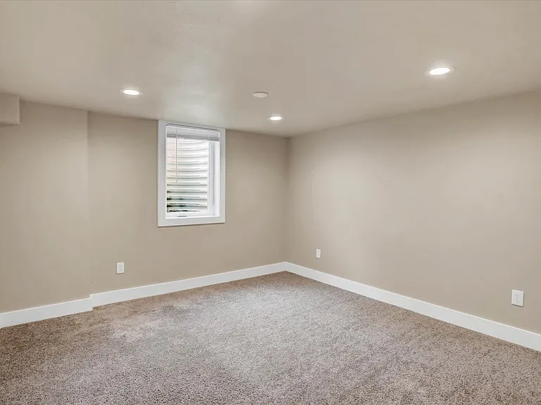 5423 S Fox St — Photo 13