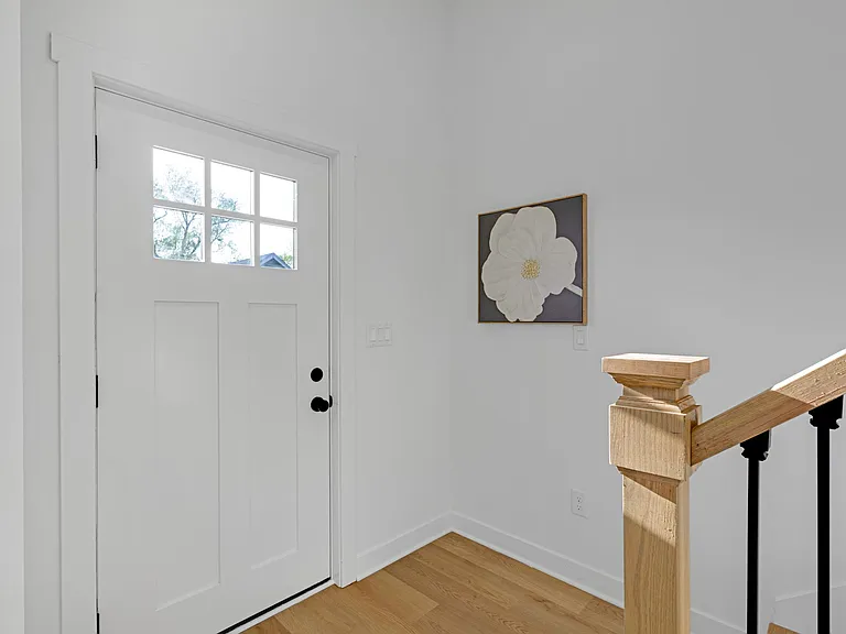 1025 Churchman Ave — Photo 11