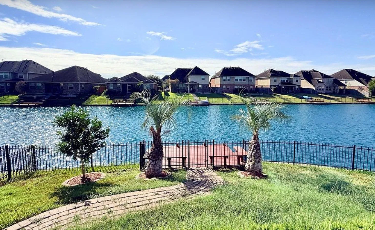 Lakefront Home For Rent - Missouri City | $3,400/Month — Photo 2