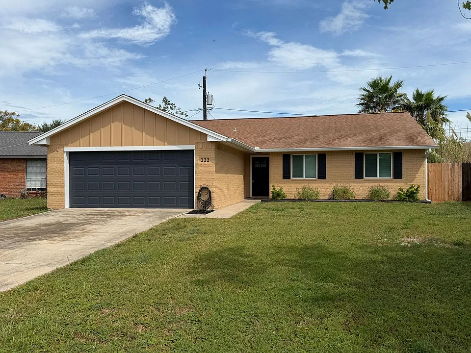 222 Perthshire Dr