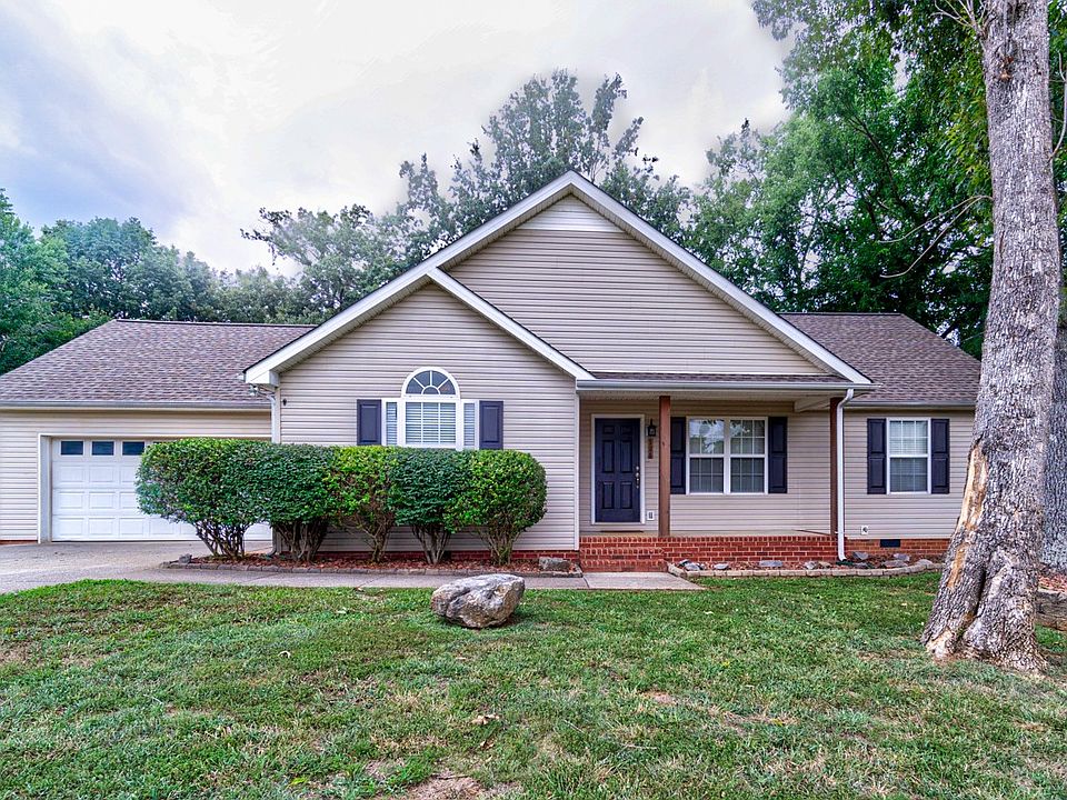 1st image of 106 Gardenwood Ct