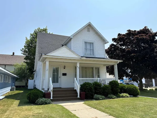 805 S 10th St, Escanaba, MI 49829