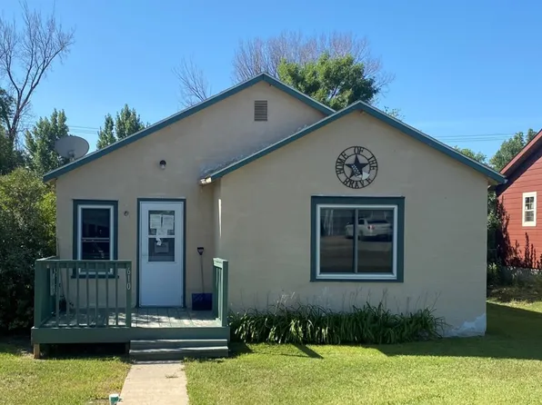 610 4th St NE, Fairview, MT 59221