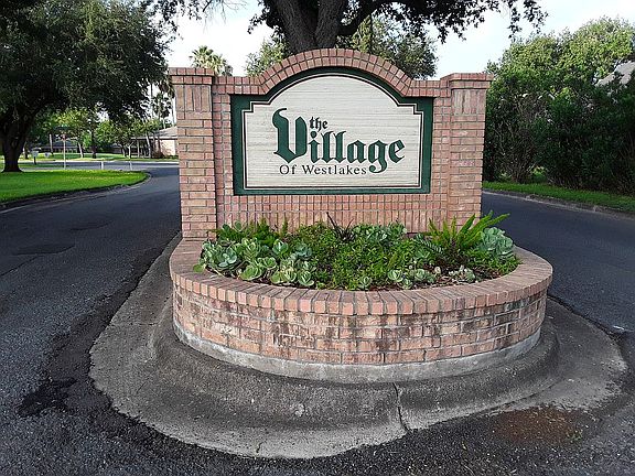 Entryway to subdivision 