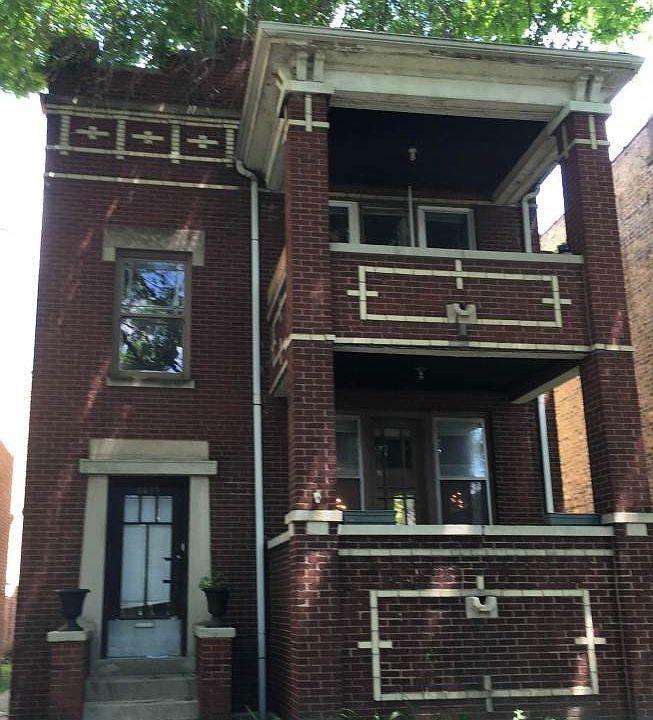 Two-flat with great porches