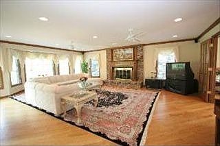 5th image of 811 Interlaken Ln