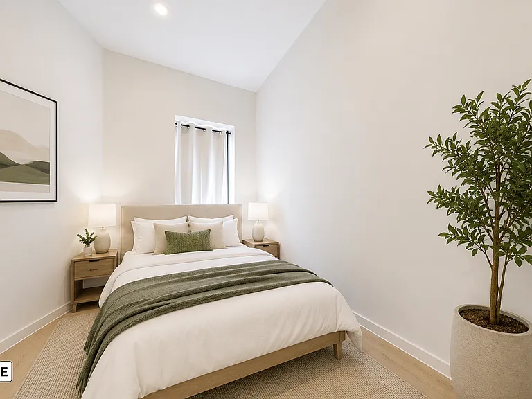 333 E 52nd St #5 — Photo 3