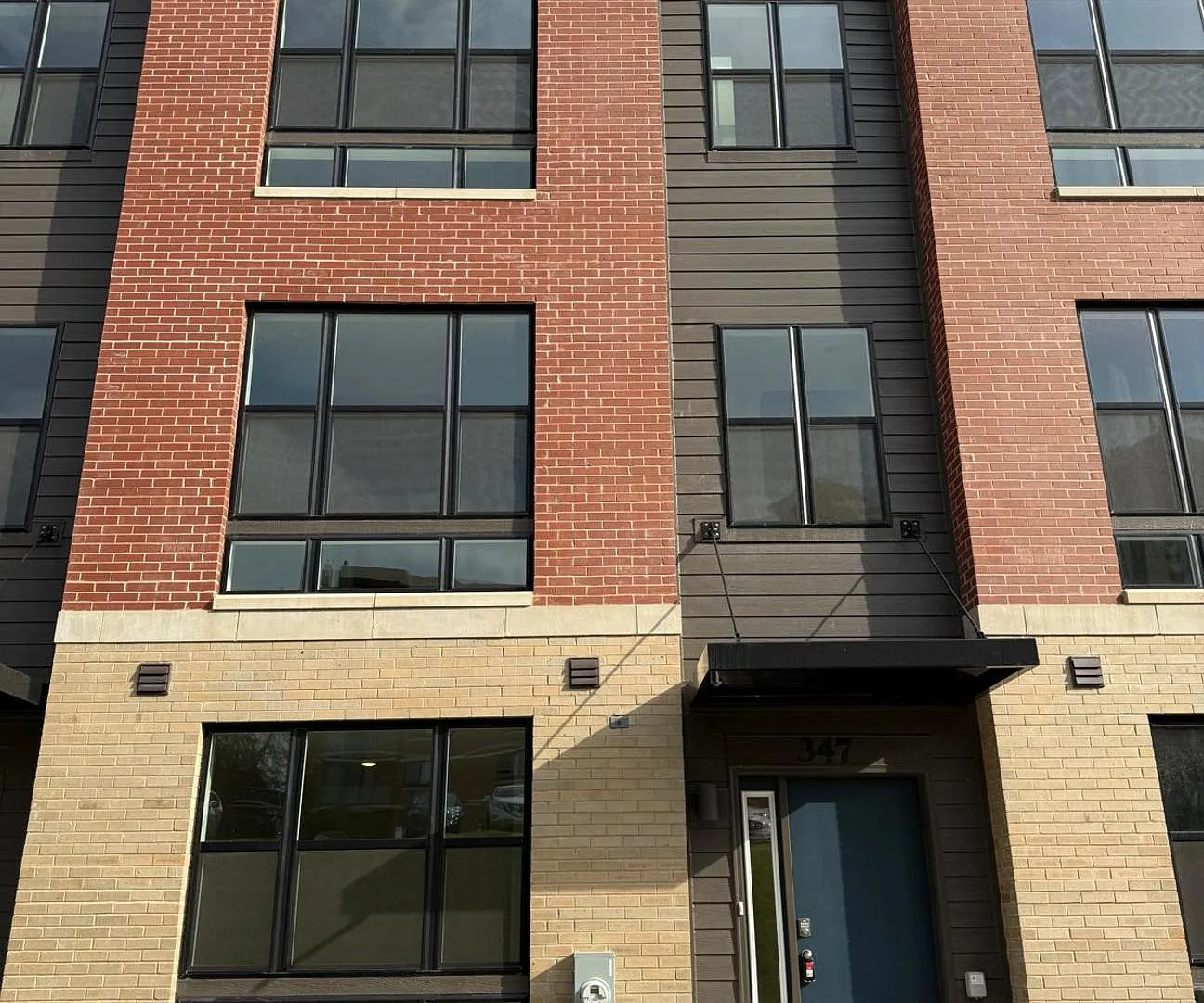347 Summit Cir - 347 Summit Cir — Photo 1