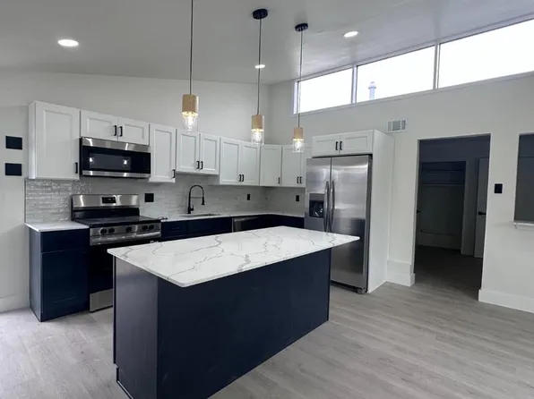 54 Freedom Ln, Levittown, PA 19055