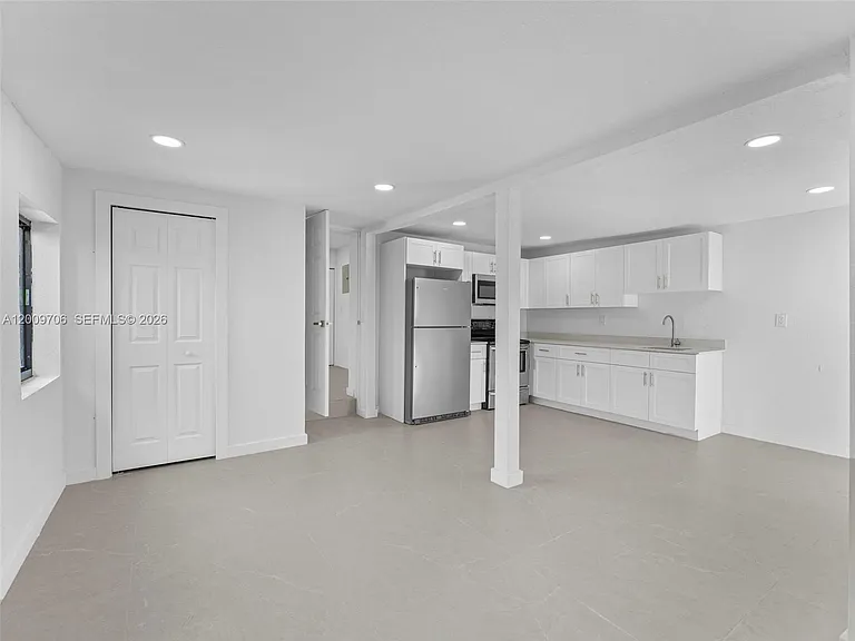 1366 W 29th St #1 — Photo 11