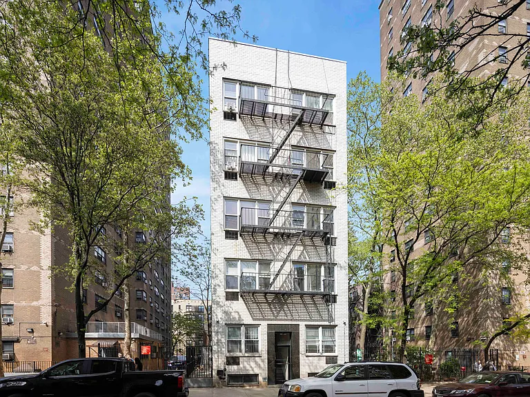 235 E 27th St #2B — Photo 6