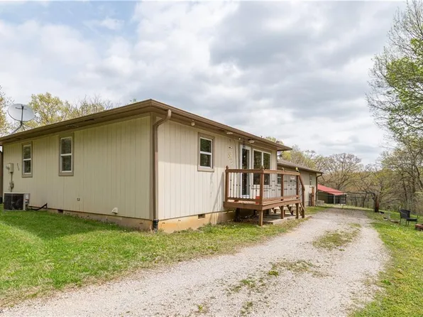 930 NE 231st Rd, Clinton, MO 64735