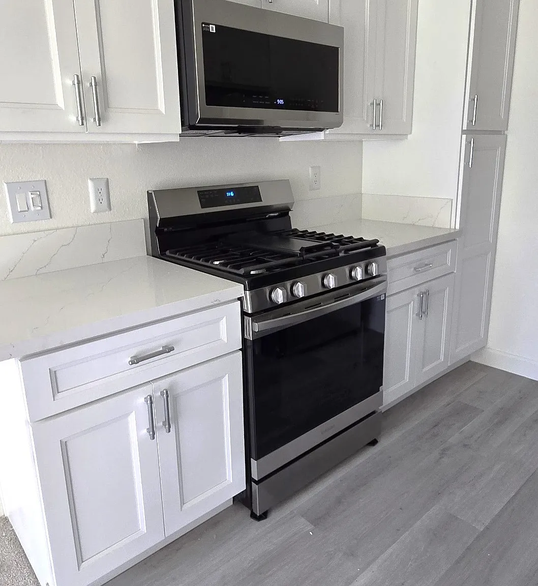 The Redlands Apartments — Photo 3