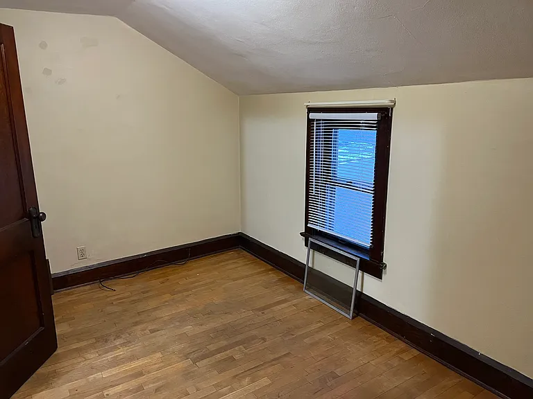 324 N Outagamie St #1/2 — Photo 6