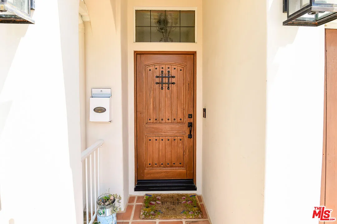 6 bed, 5.5 bath, 3833 sqft, $13,000 — Photo 2