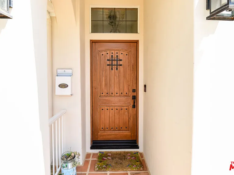 16790 Marquez Ave — Photo 2