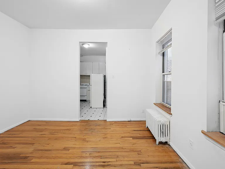320 E 49th St #54 — Photo 2