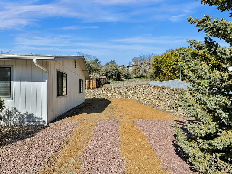 1602 Luna Ct — Photo 11