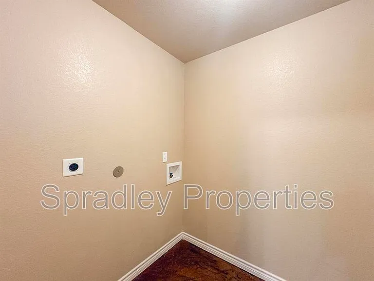 1571 Brady Way — Photo 4