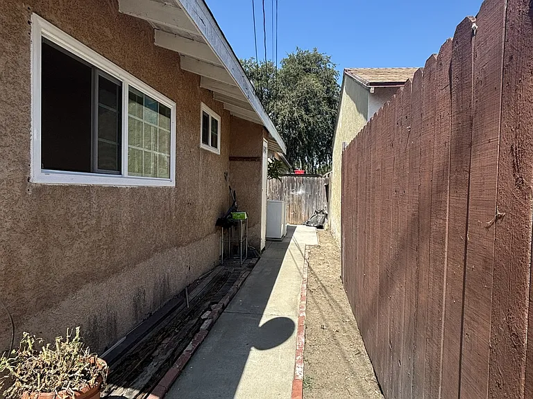 5848 Gardenia Ave — Photo 15