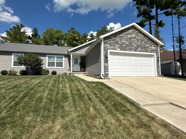 1413 Pinewood Ct, Bellefontaine, OH 43311