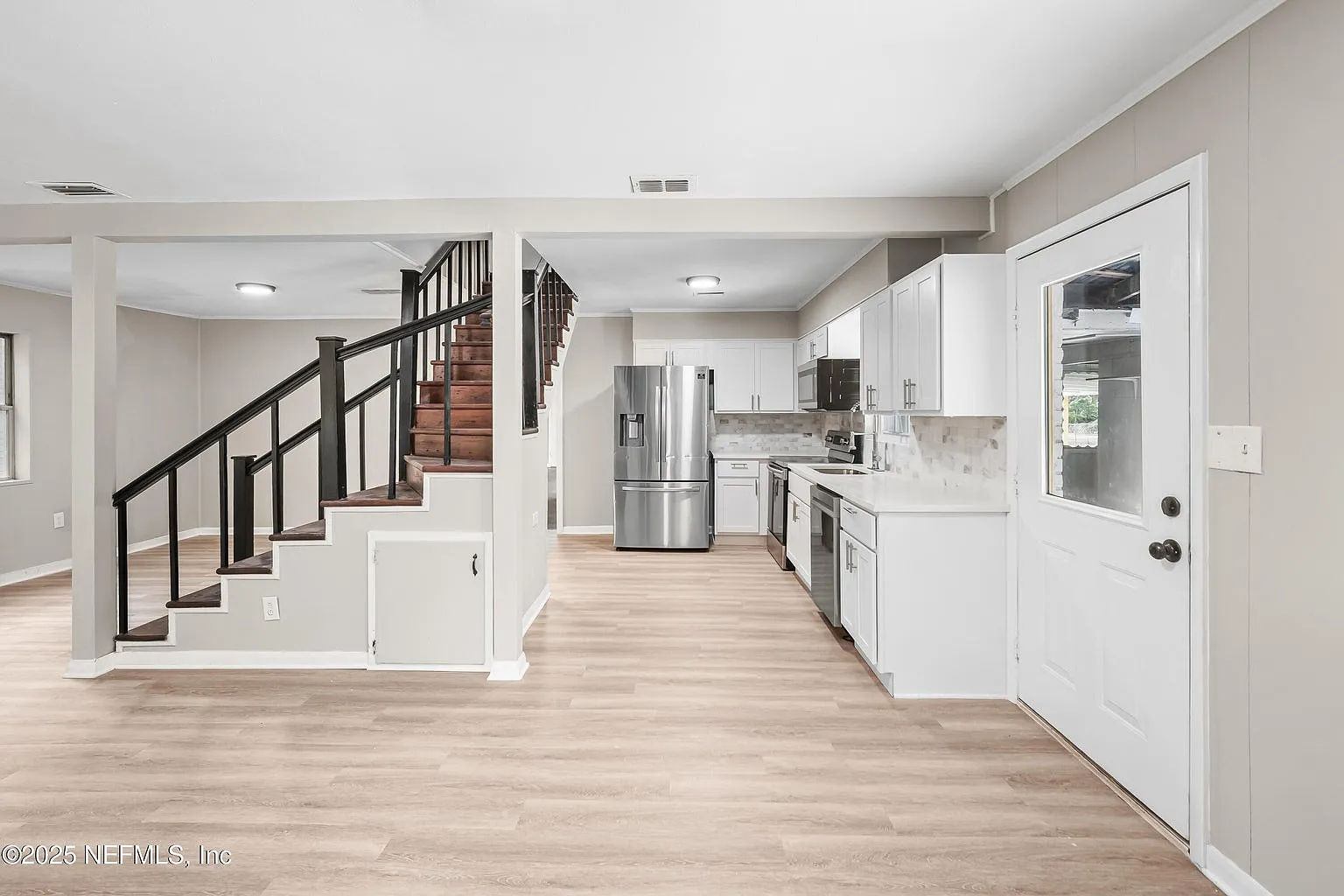 5 bed, 2070 sqft, $2,500 — Photo 3