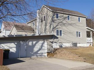 9 7th St SW, Waukon, IA 52172